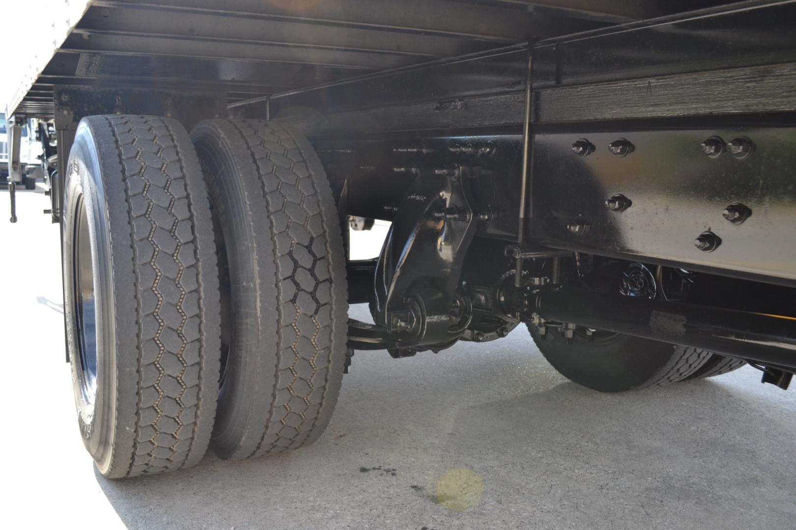 2019 WHITE /BLACK FREIGHTLINER M2-106 with an CUMMINS B6.7L 260HP engine, ALLISON 2500RDS AUTOMATIC transmission, located at 9172 North Fwy, Houston, TX, 77037, (713) 910-6868, 29.887470, -95.411903 - Photo#6